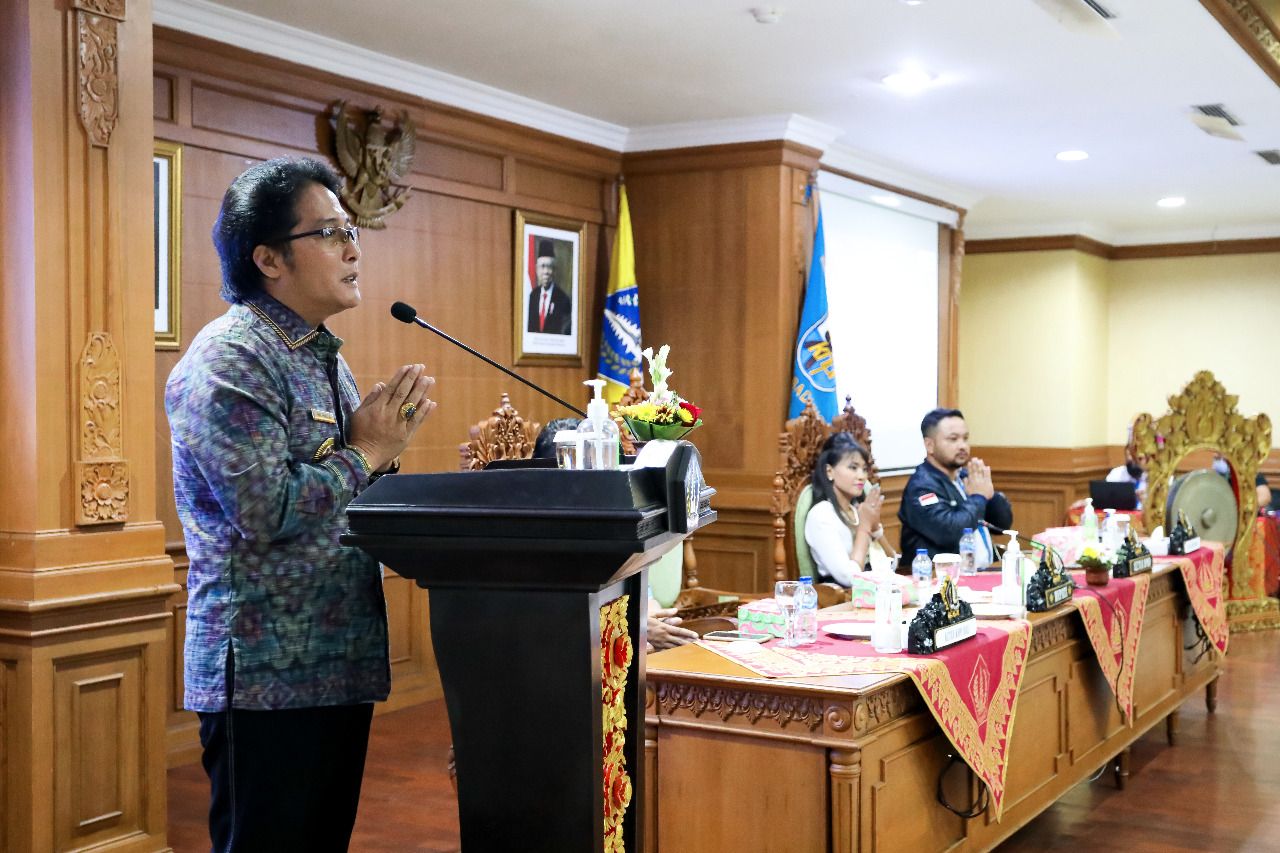 podiumnews.com-Giri Prasta Berikan Pinjam Bangunan untuk Sekretariat KNPI Badung